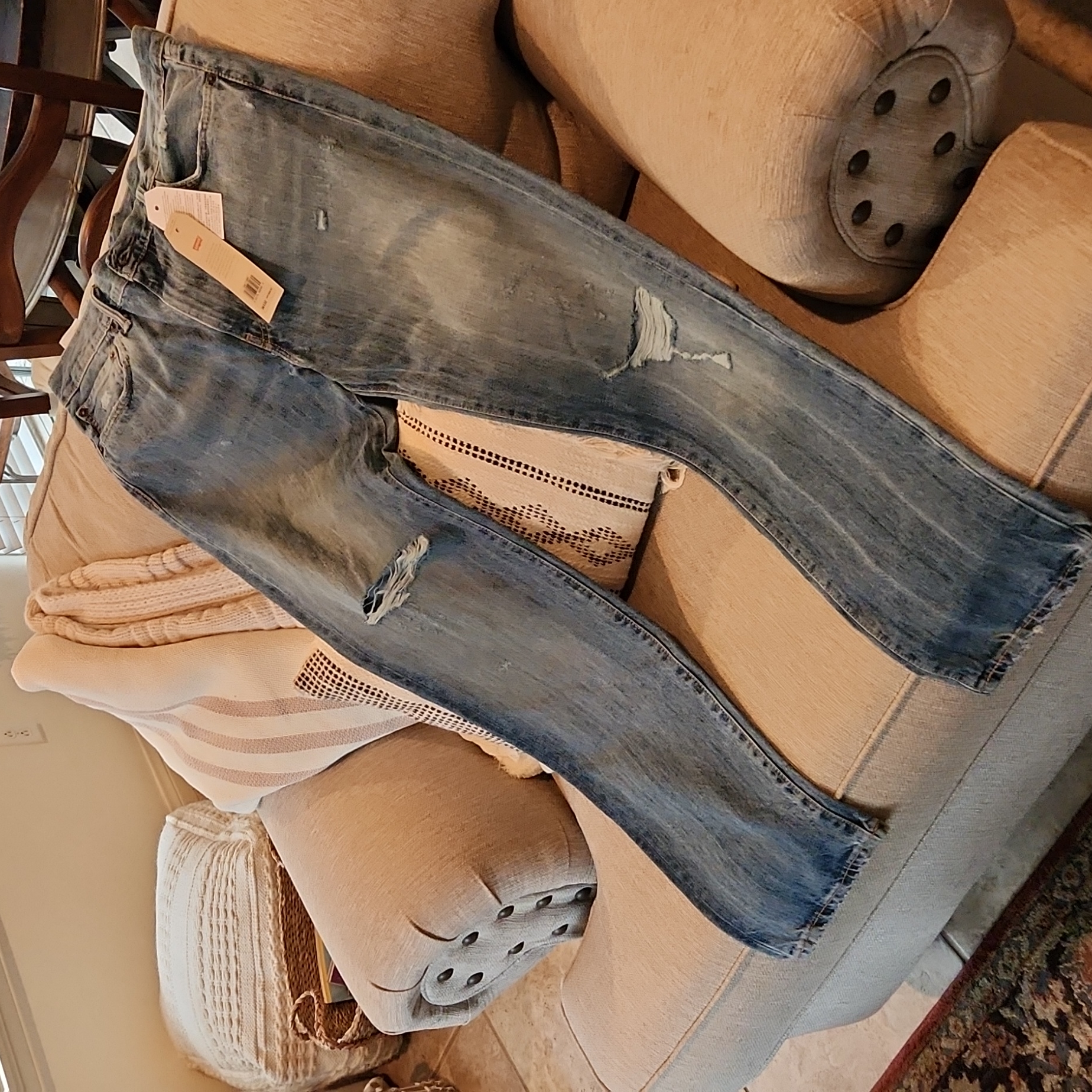 Brand New Mens Levis Distressed 511s Size 36x32